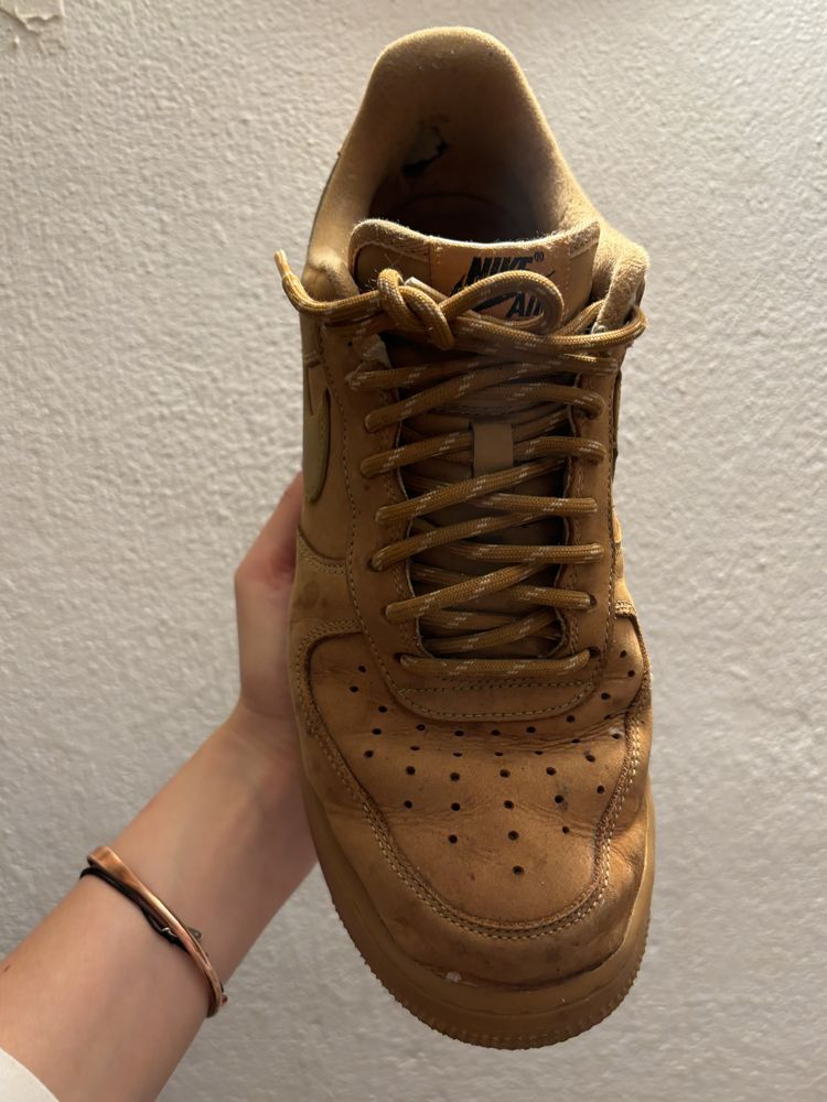 Buty sportowe NIKE AIR FORCE 1 '07 LV8 r.42