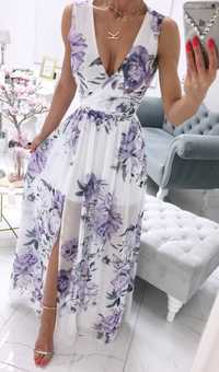 Długa suknia na ramiączkach biała ozdobiona wzorem kwiatowym