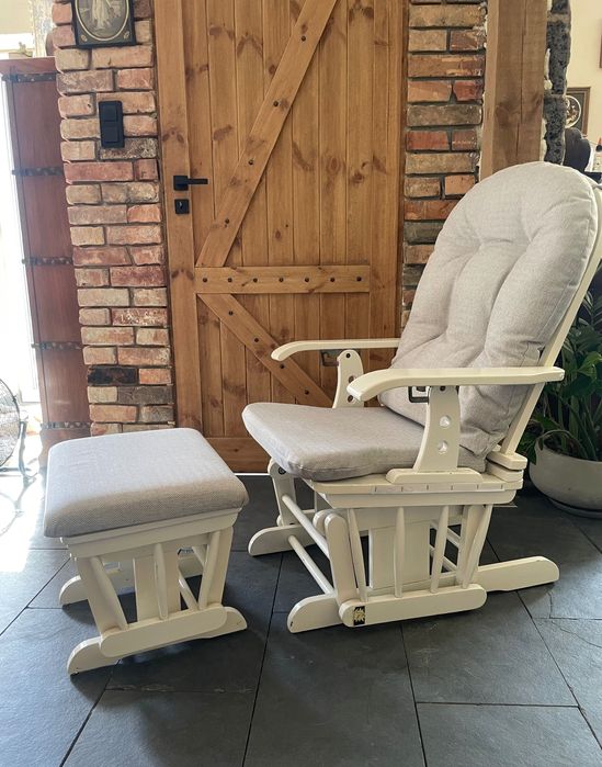 Fotel bujany wraz z podnóżkiem