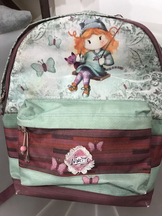 Mochila escolar para menina