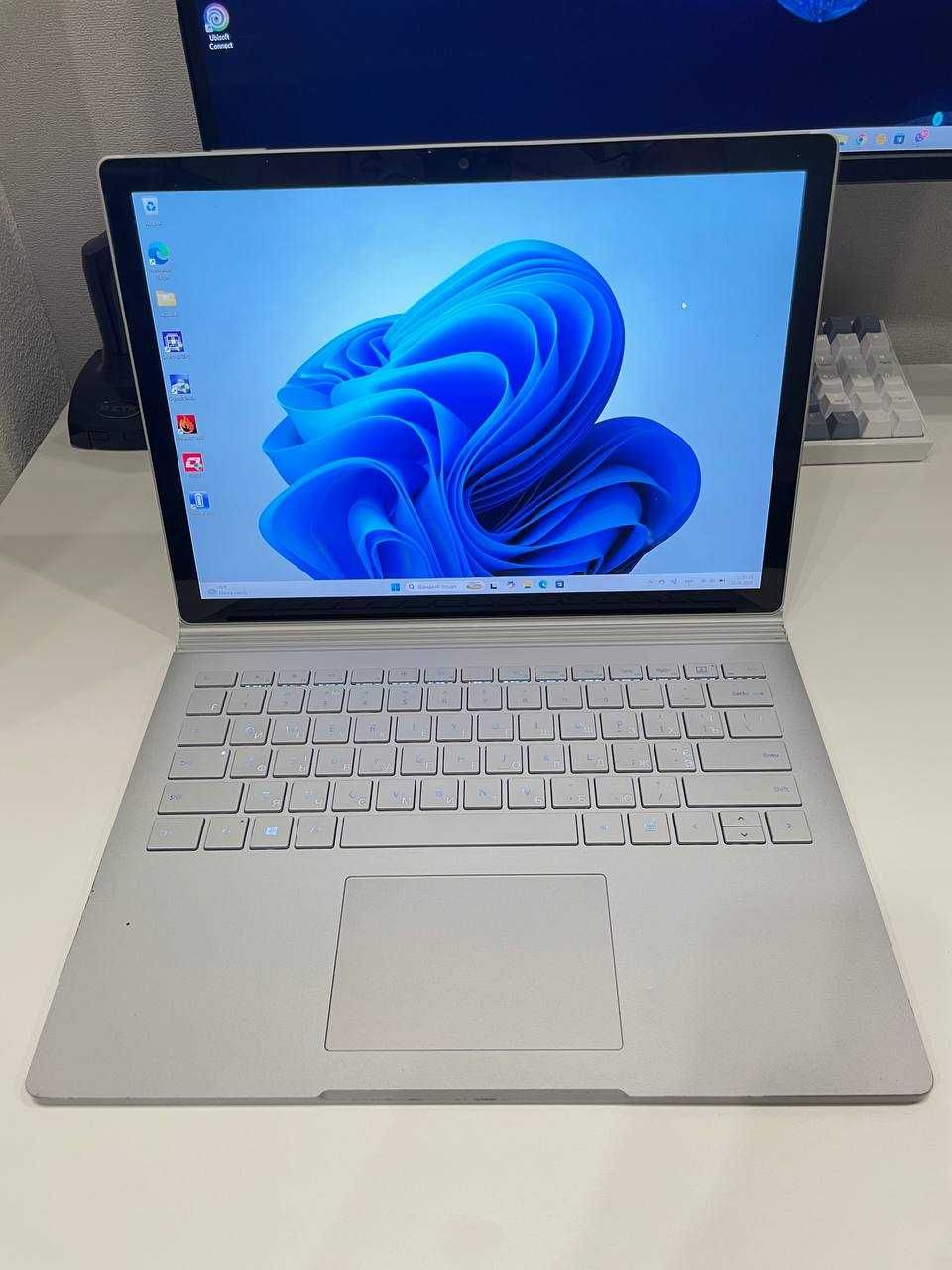 Microsoft Surface Book 2 i7-8650U RAM 8GB SSD 256GB GeForce GTX 1050