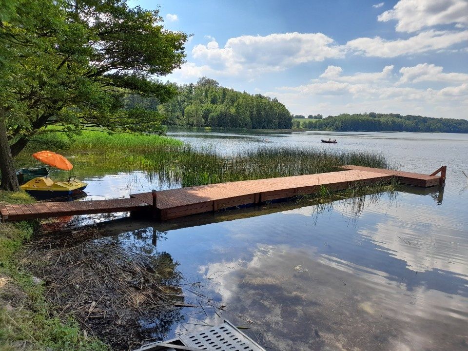 Pomost pływający, tratwa, katamaran, molo, beczki, przystań kajakowa