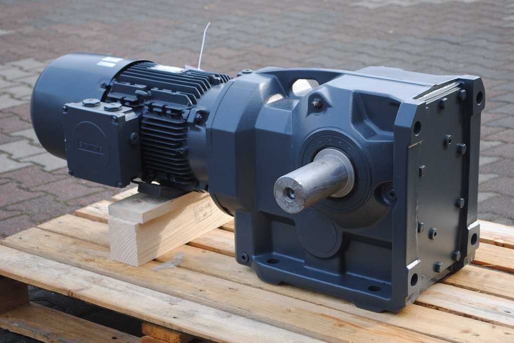 Motoreduktor kątowy 5.5kw 10,2obr./min. z hamulcem. Siemens