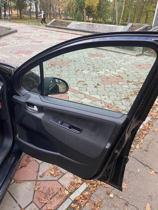 Peugeout 207 1.6 2010 року