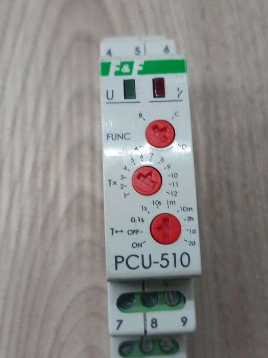 Sprzedam przekaźniki czasowe  pcu510