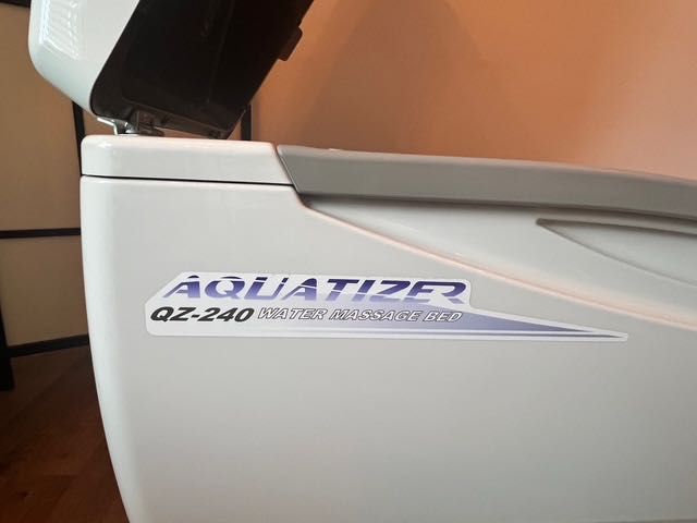 Łóżko masujące Aquatizer. Japoński robot do suchego masażu wodnego.
