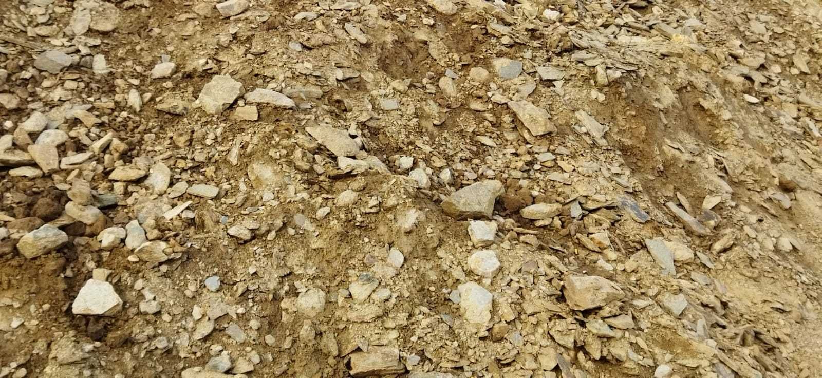 Oddam ziemię,  urobek spod budowy