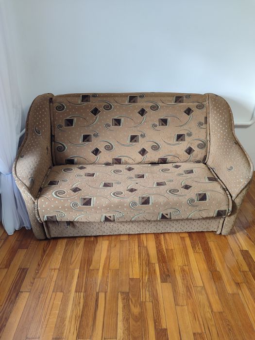 Диван у вітальню