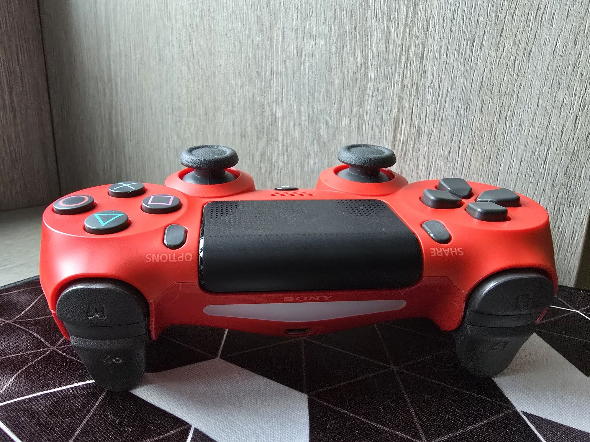 Dualshock 4V2 Magma Red
Dualshock 4 V2
В гарному стані, оригінал. Все