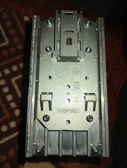 Новый промышленный блок питания Phoenix Contact QUINT-PS/3AC/24DC/20