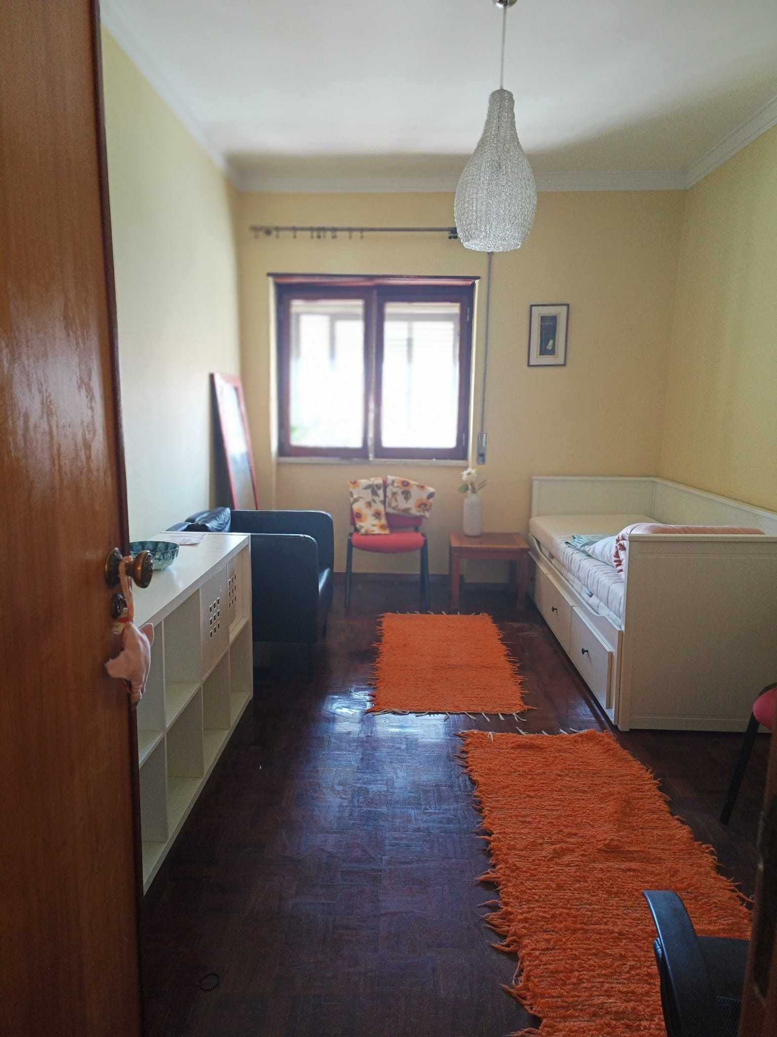 Quarto grande, pet friendly , no Laranjeiro M/F - est. / prof.