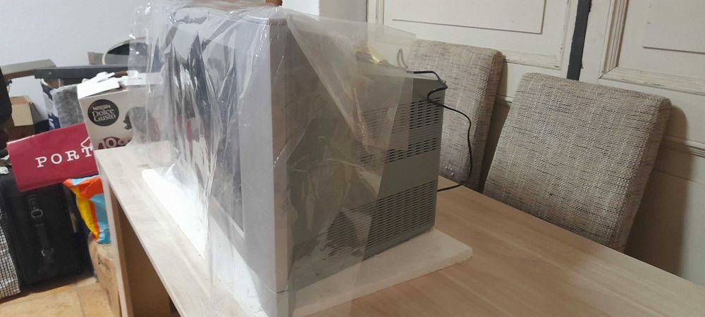 TV grande antiga JVC