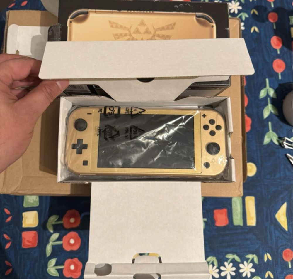 Nintendo Switch Lite Console Hyrule limited Edition Gold Zelda Console
