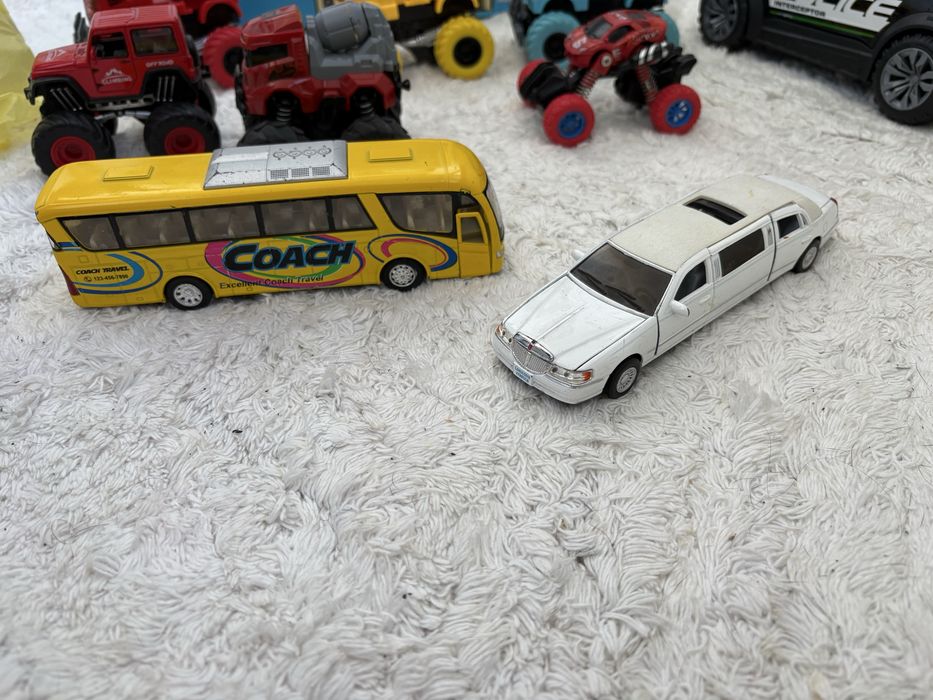 Машинки іграшкові, трамвай, поліцейська машина і тп