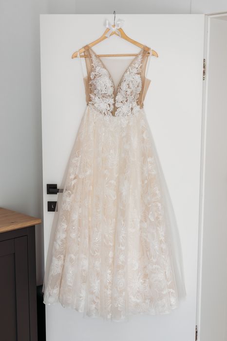 Suknia ślubna literka A