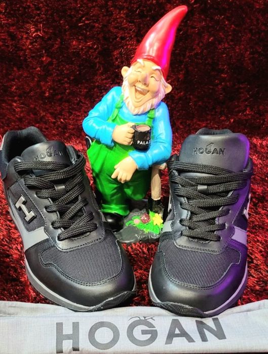 Sapatilhas HOGAN. vários tamanhos. 230€