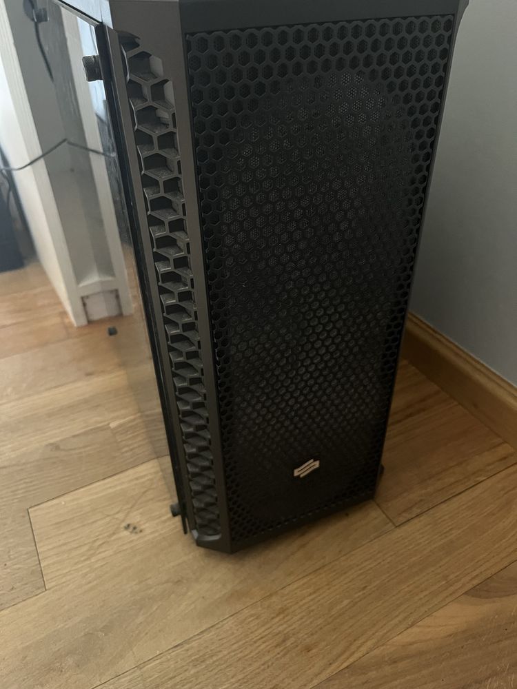 Komputer z monitorem lg