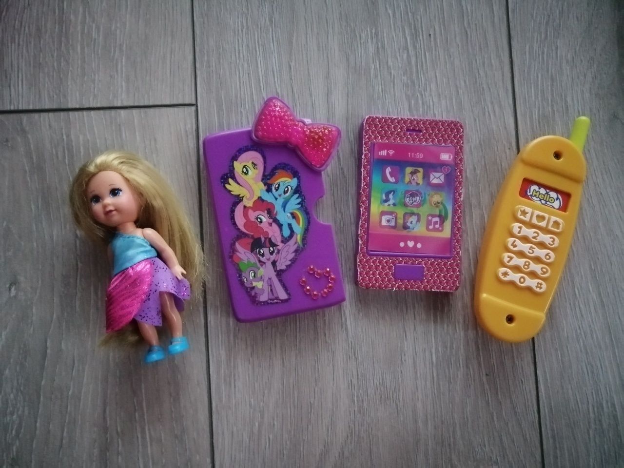 Zestaw zabawek: lalka, telefon, komórka z etui My Little Pony