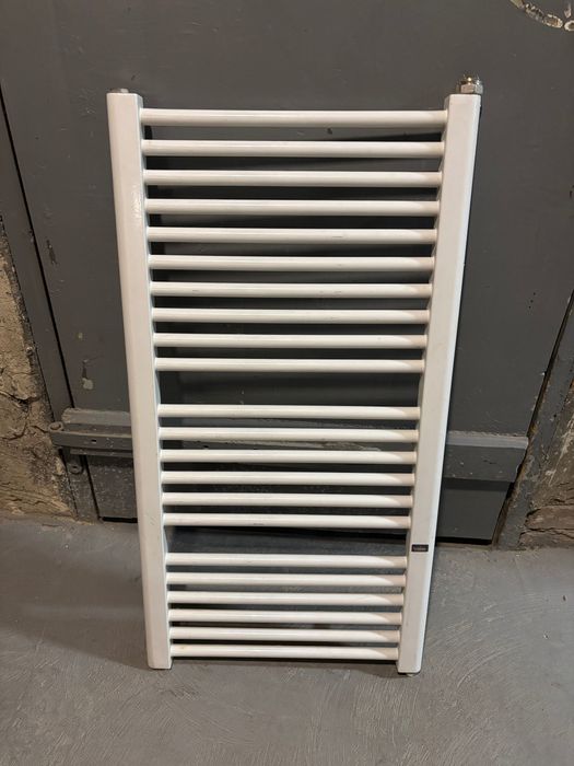 Grzejnik łazienkowy 805x450 mm-Biały