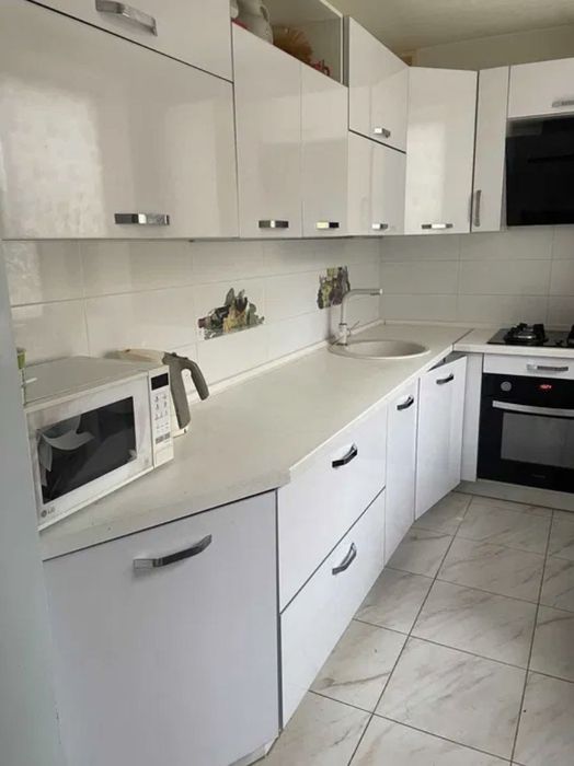 Продам 3 комнатную квартиру пр-т Гагарина, метро Спортивная S=65м2 VW