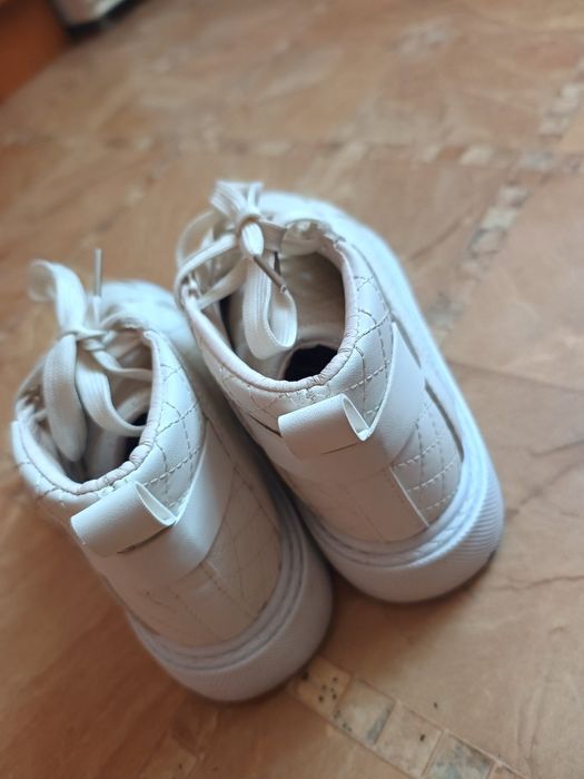 Взуття на осінь, Хайтопи високі кросівки 38р