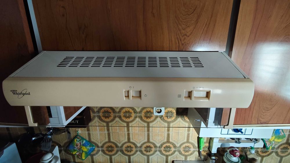 Exaustor Whirlpool semi-encastre com 3 velocidade + Luz