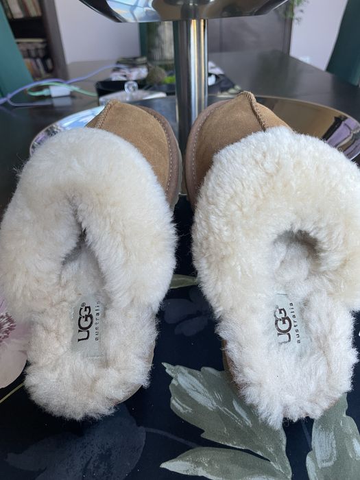 Brązowe kapcie wsuwane UGG rozmiar 30