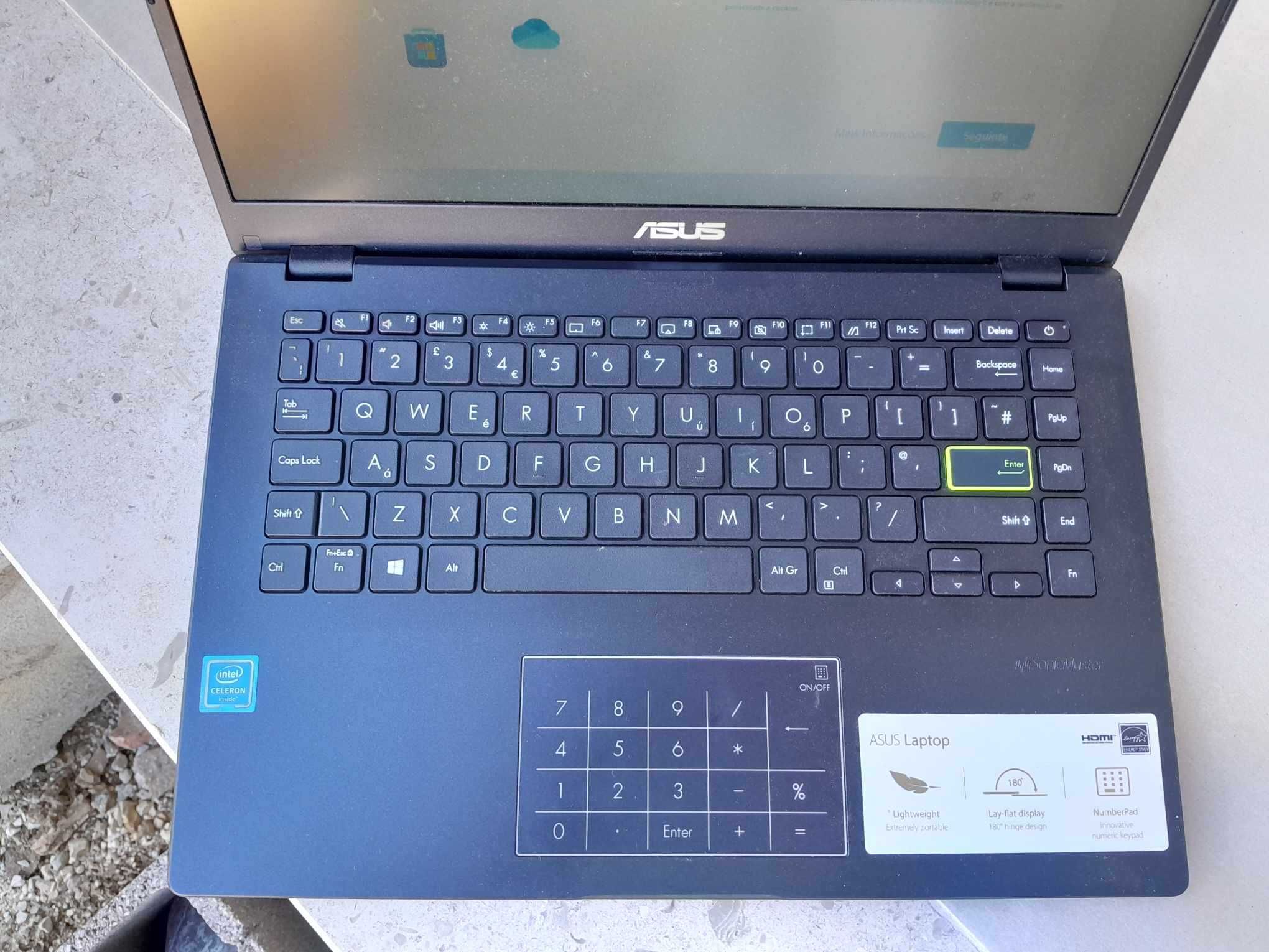 computador portátil Asus Vivobook, prtaticamente novo