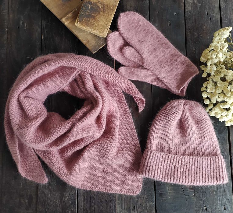 Пухові комплекти. Шапки, рукавички, бактуси.