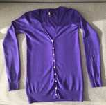 Dzianinowy kardigan Stradivarius; chabrowy rozpinany sweter