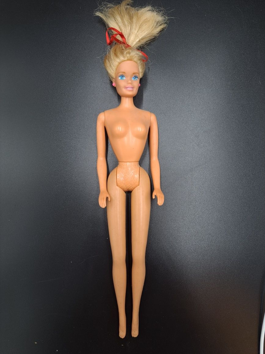 Lalka Barbie Mattel długie proste blond włosy, różowe kolczyki, vintag