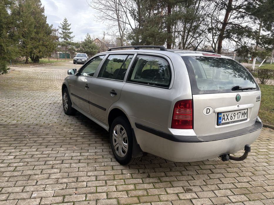 Skoda Oktavia tour 1.6 mpi автомат