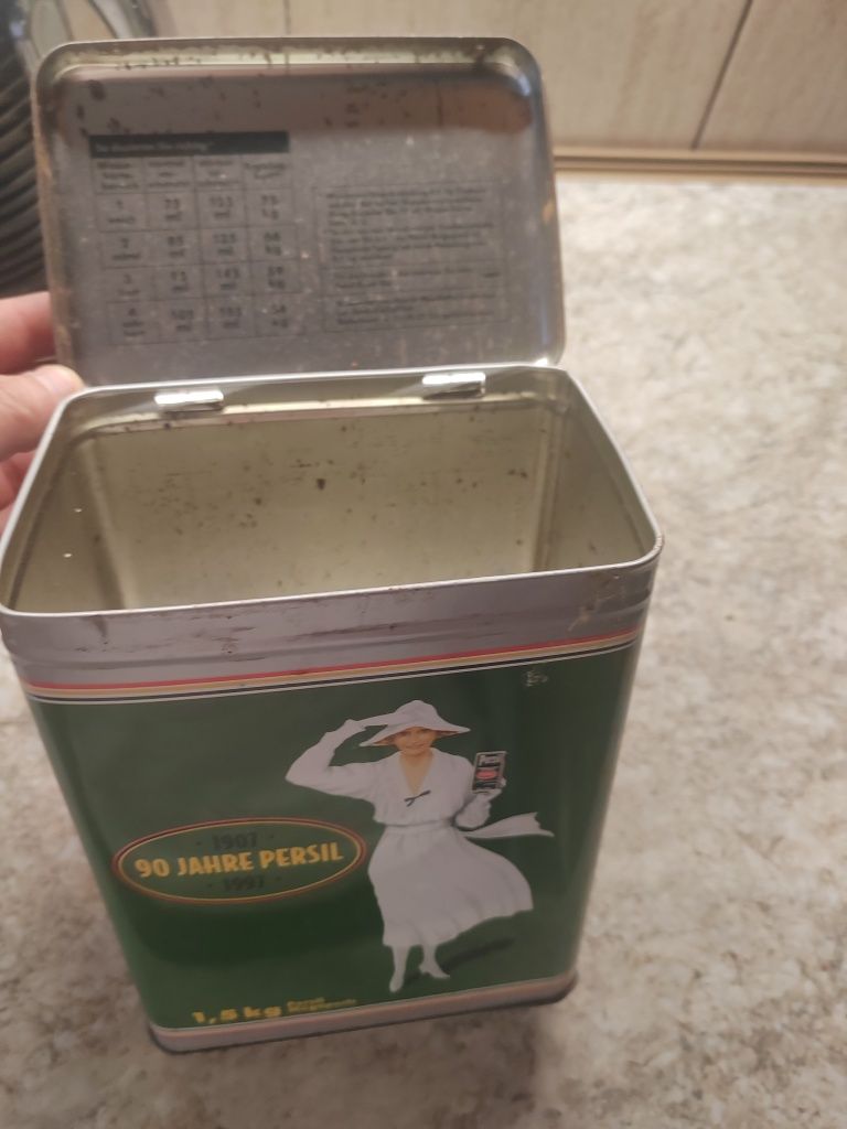 Kolekcjonerska puszka metalowa