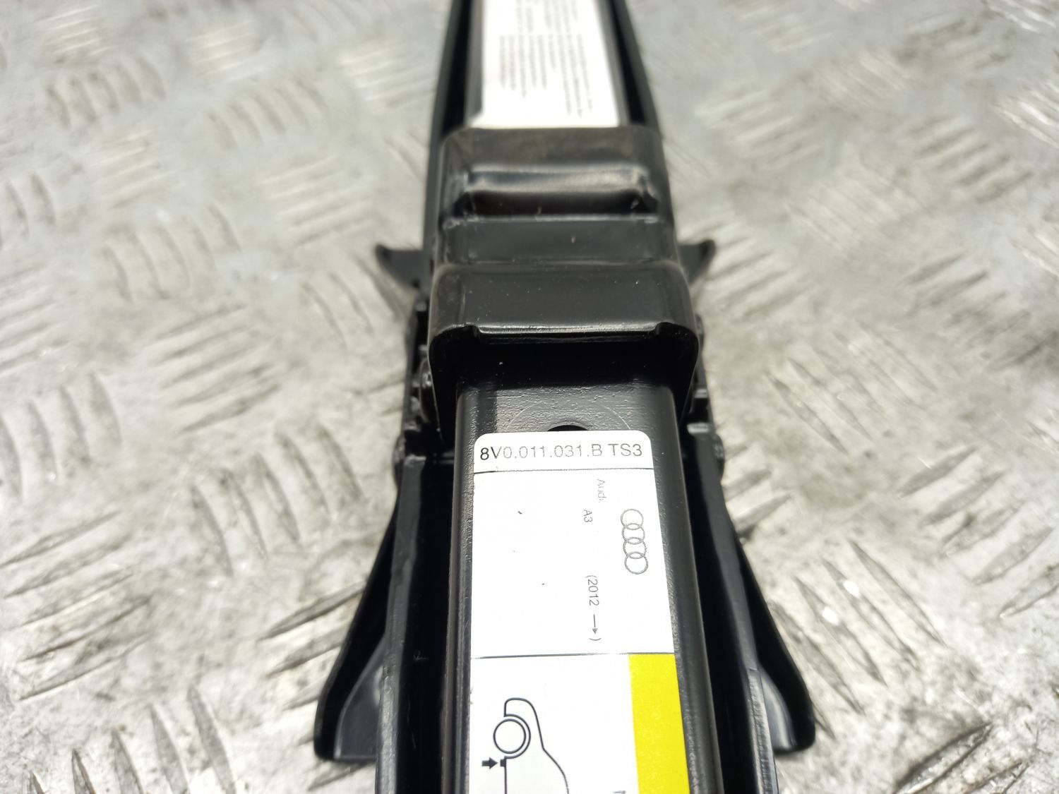 Домкрат 8V0011031B для Audi S3 8V 2012-2020