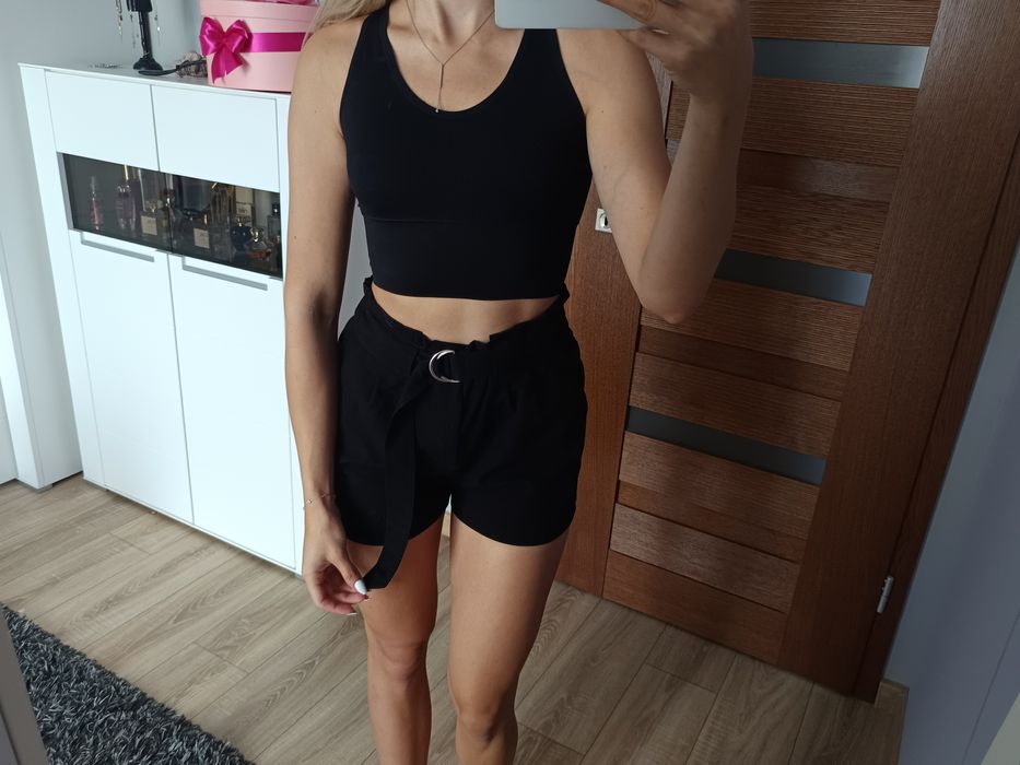 czarny top sportowy z odkrytymi plecami S