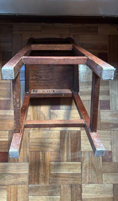 CADEIRA ALTA de estirador/ trabalho