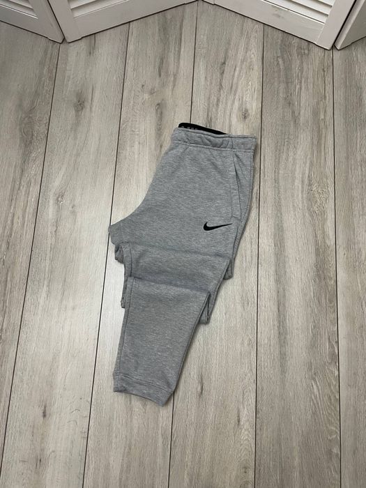 Спортивні штани Nike