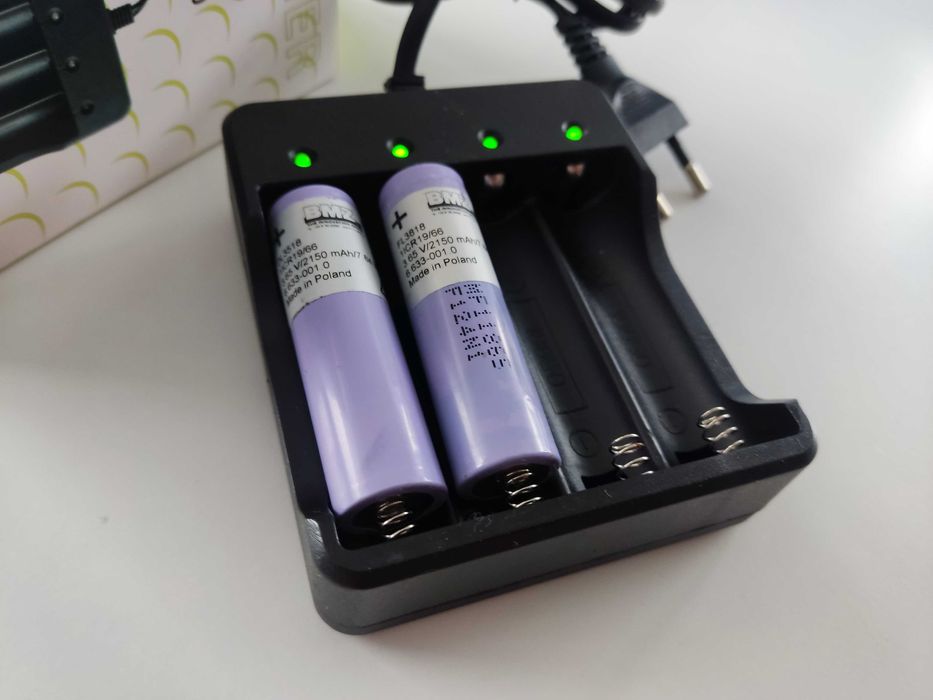 Ładowarka Ogniw 18650 Baterii Akumulatorów Li Ion 3,7v 4,2v LG 2150mAh