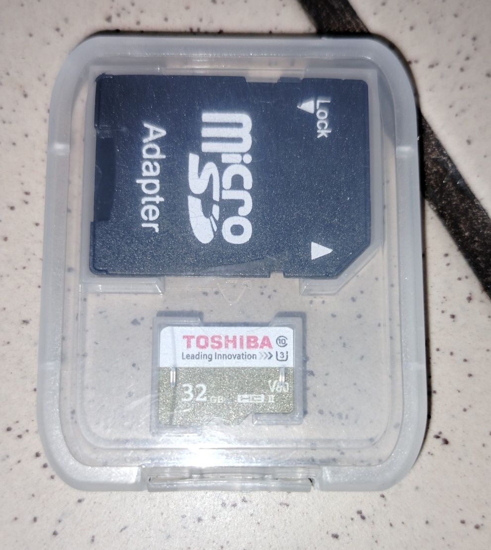 Czytnik kart pamięci microSD+ karta pamięci 32gb TOSHIBA+ adapter