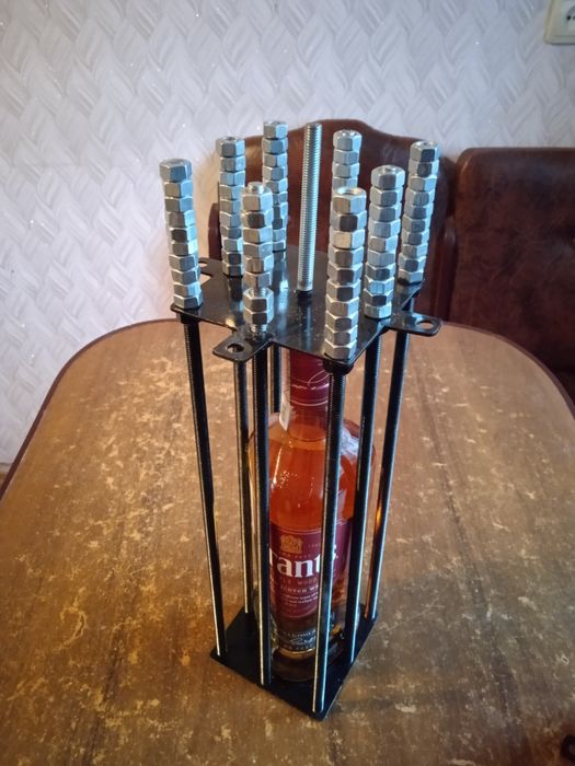 Бутилка в клітці