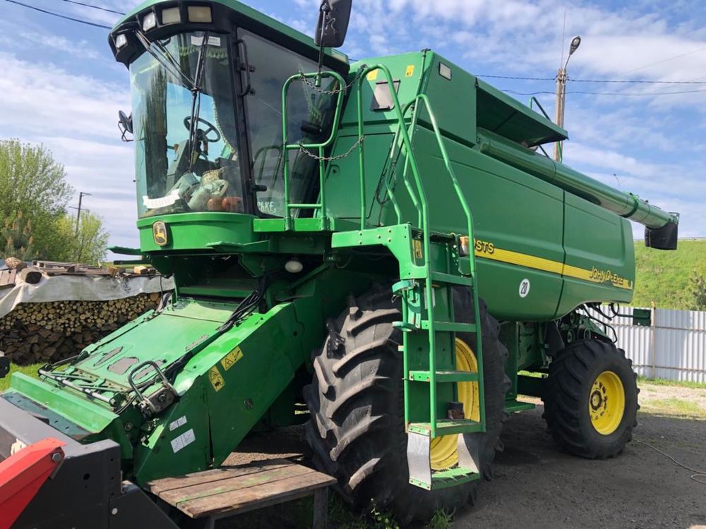 Комбайн  зернозбиральний John Deere 9880 sts