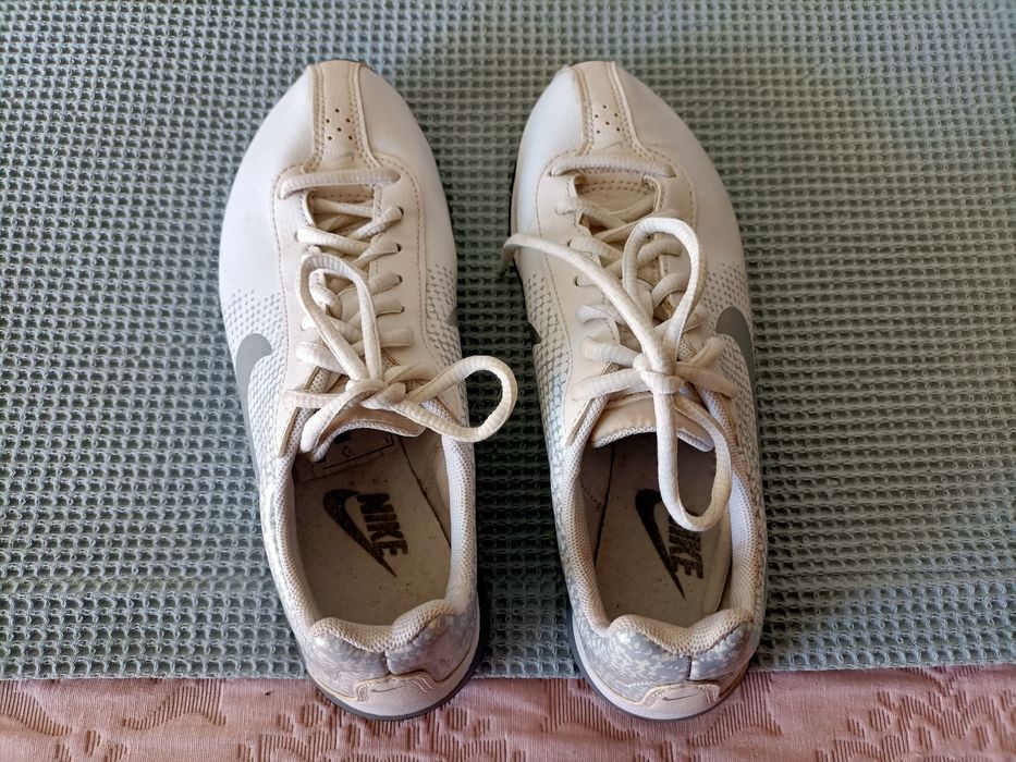 Sapatilhas Nike n36 c/ novas