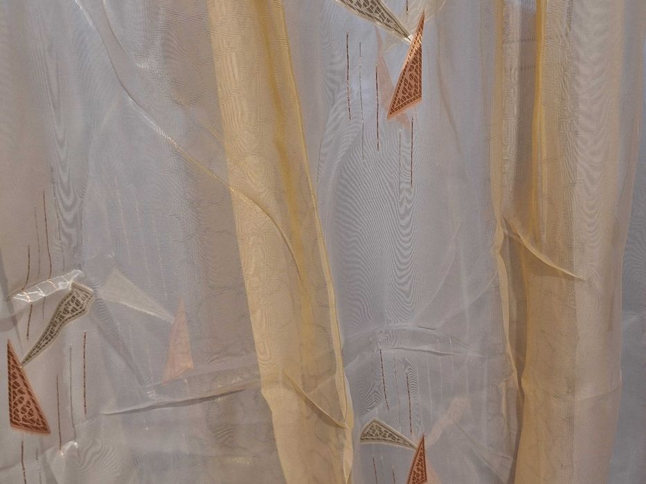 Продам тюль. 7х2,35 м