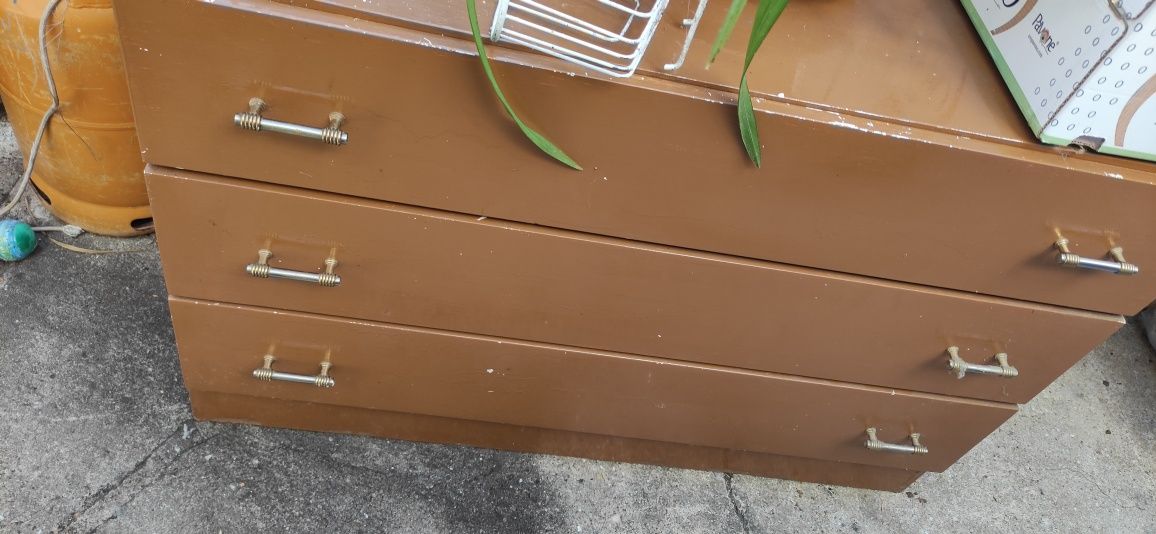 Vendo comeda de 3 gavetas