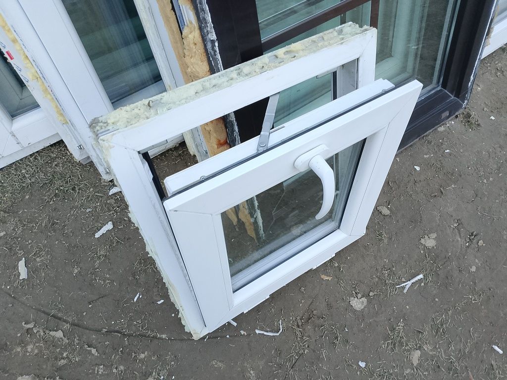 Okno 57x54 uchylne plastikowe białe