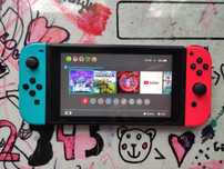 Nintendo Switch V2 + walizka ochronna Bigben