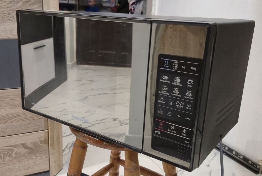 Samsung GE83X Mikrofala z Grillem 23L Ceramic Inside (Sprawna)