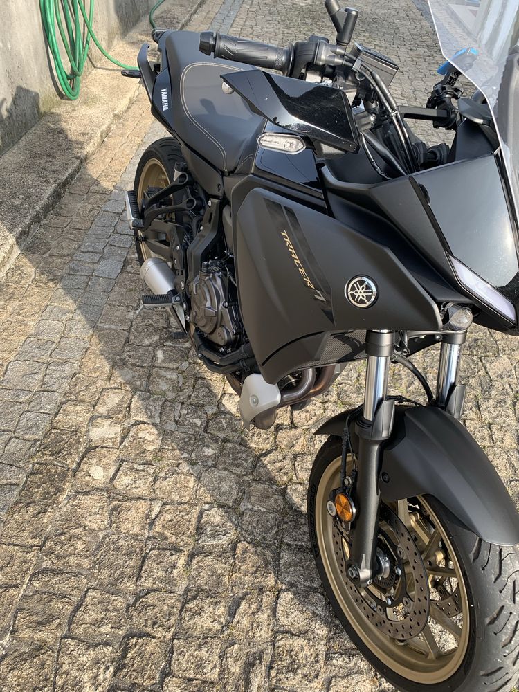 Tracer 7 2023 preta dourada