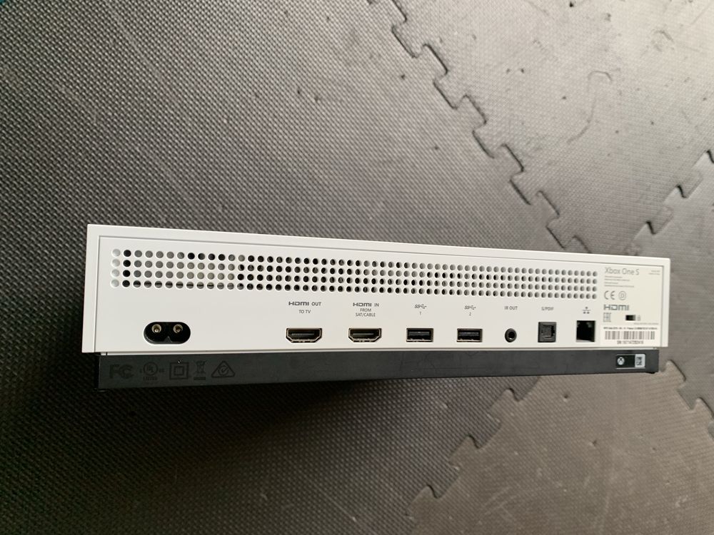 Xbox one S 1Tb.