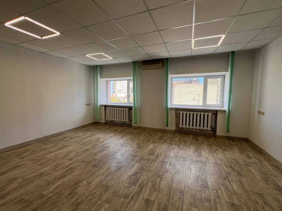 Продаж офісного поверху 315 м² — готовий бізнес у центрі Дніпра